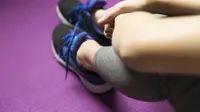 Bermodal matras dan sepatu olahraga, ini latihan ala Kayla Itsines agar tubuh bugar dan kencang. (iStock)