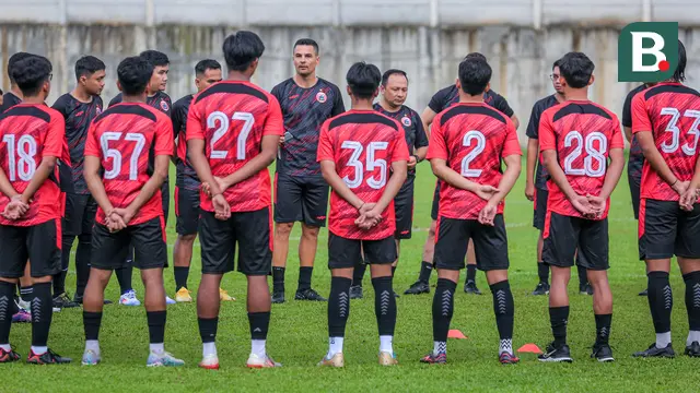 Foto: Pelatih Baru Carlos Pena Pimpin Langsung Latihan Perdana Persija Jakarta