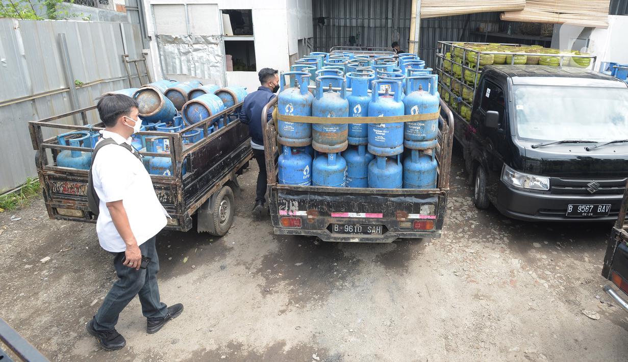 FOTO: Polisi Gerebek Tempat Pengoplos Gas Bersubsidi di ...