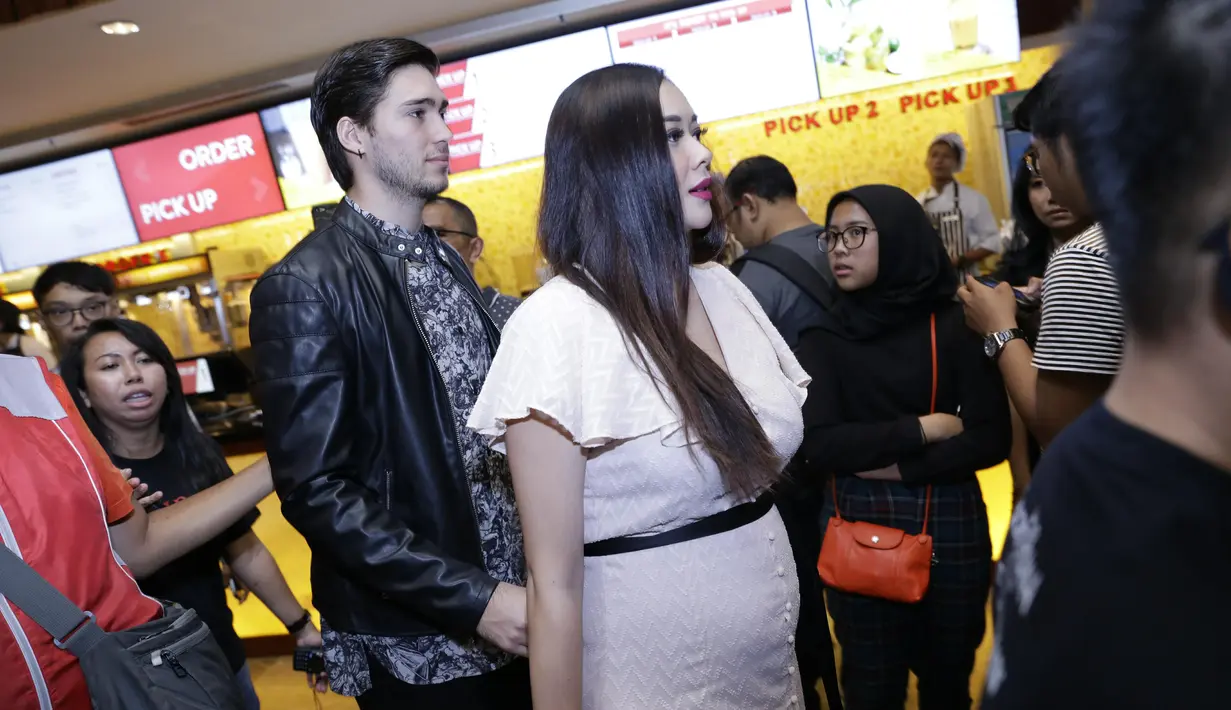 Aura Kasih dan Eryck Amaral