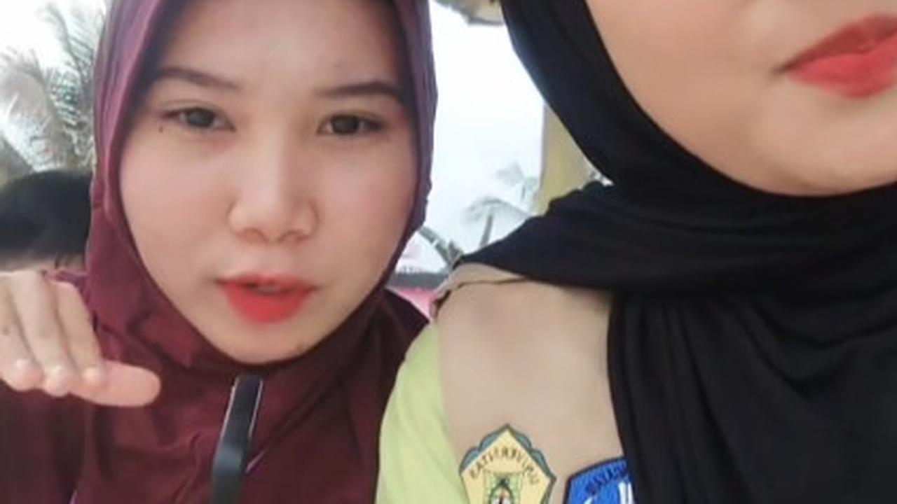Ekstrim Parah, Aksi Pemotor Wanita Lewati Jembatan Kayu Ini Bikin Ngeri Warganet