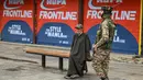 Sebelumnya, Pakistan mengumumkan telah melancarkan serangan balasan terhadap India. Pakistan menuding India menyerang tiga pangkalan militer penting dengan rudal yang diluncurkan dari jet tempur. (Sajjad HUSSAIN/AFP)