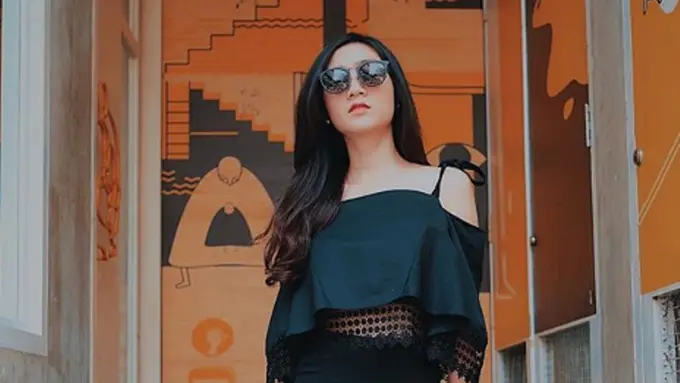 Pesona Febby Rastanty dengan Makeup Flawless, Cantik Bukan Main