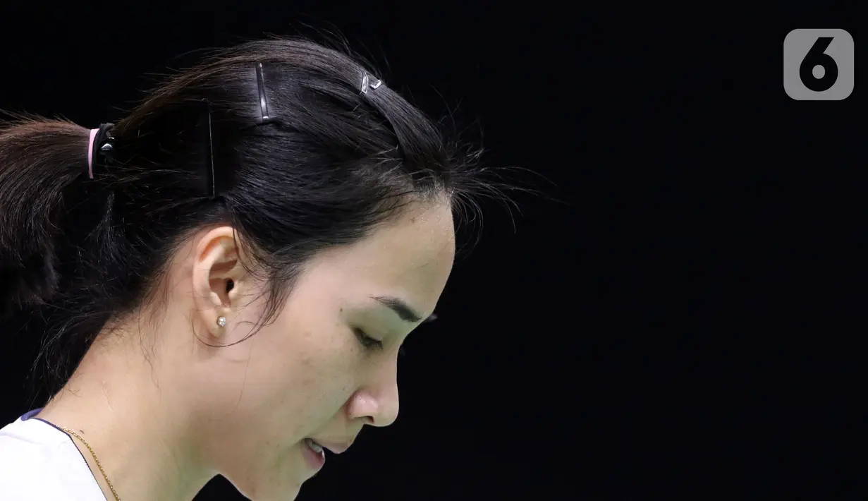 Pebulutangkis tunggal putri Thailand, Nitchaon Jindapol saat melawan Carolina Marin (Spanyol) pada babak pertama Indonesia Masters 2020 di Istora GBK, Jakarta, Rabu (15/1/2020). Nitchaon Jindapol kalah 13-21, 15-21. (Liputan6.com/Helmi Fithriansyah)