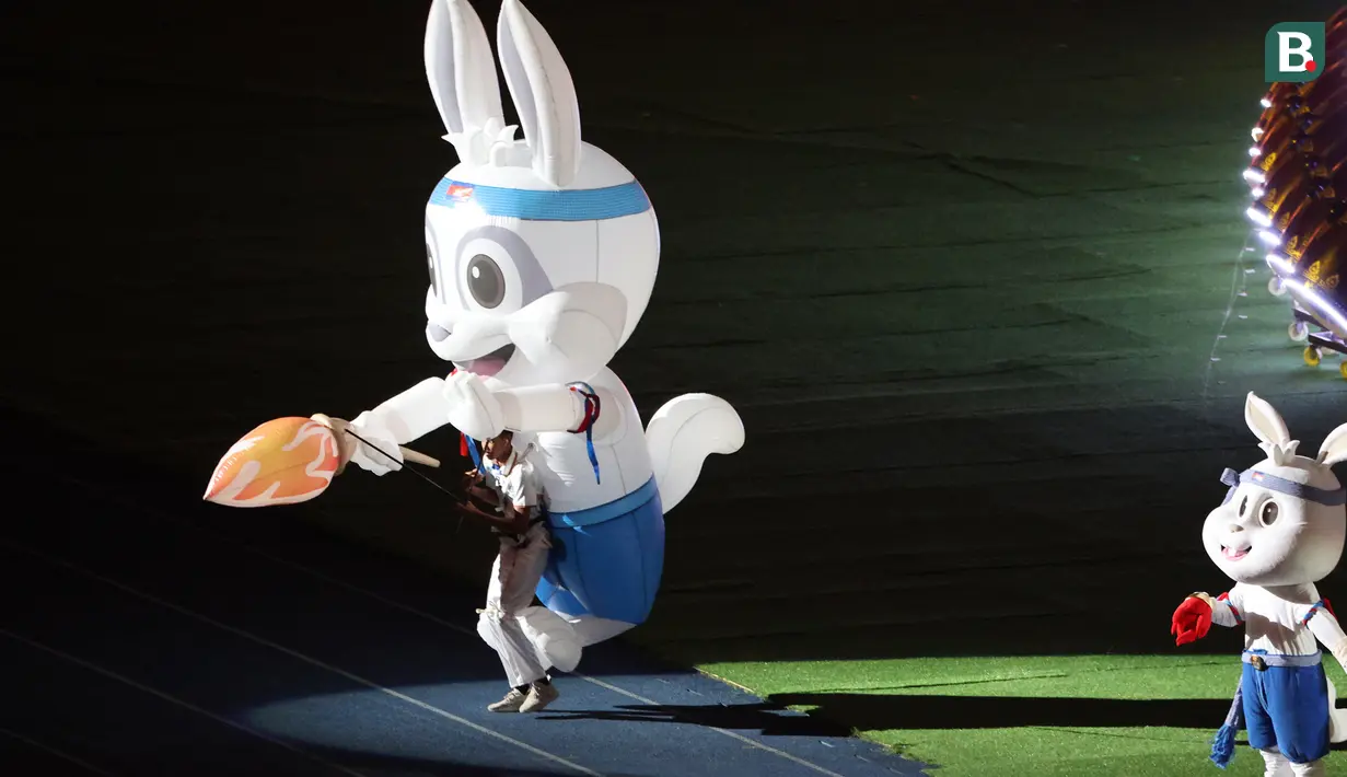 Maskot SEA Games 2023 Kamboja, sepasang kelinci yang diberi nama Borey dan Romdoul hadir dalam rangkaian acara pembukaan (Opening Ceremony) SEA Games 2023 Kamboja di Morodok Techo Stadium, Phnom Penh, Kamboja, Jumat (5/5/2023) malam WIB. (Bola.com/Abdul Aziz)