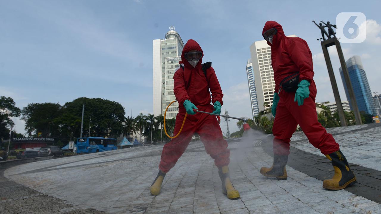 Jalan Protokol Disemprot Disinfektan