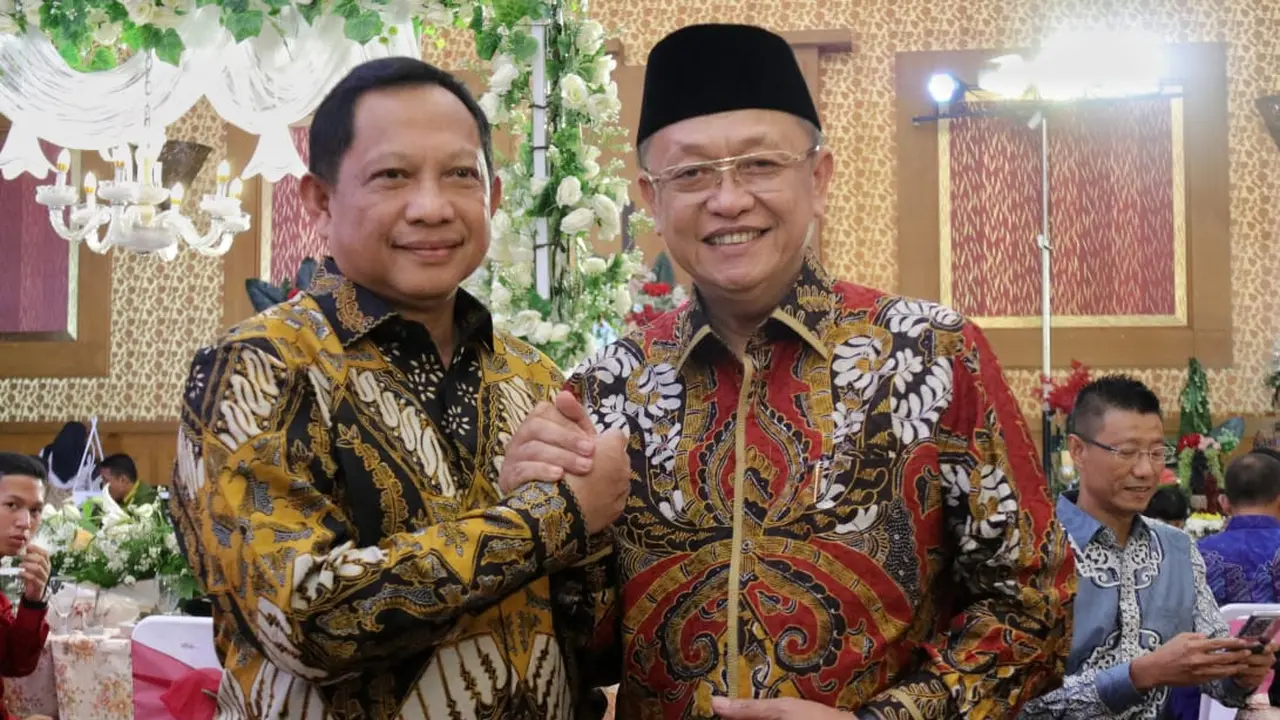 Bupati Sarolangun Cek Endra bersama Mendagri Tito Karnavian menghadiri undangan pernikahan anak mantan Kapolda Jambi Muchlis
