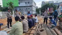 Polsek Mandau melakukan sosialisasi ke masyarakat terkait Pemilu Damai. (Foto: Istimewa).