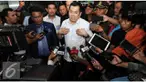  Mantan Komisaris PT Mobile 8 Hary Tanoesoedibjo telah diperiksa penyidik Kejaksaan Agung (Kejagung) sebagai saksi dalam kasus dugaan korupsi restitusi pajak ‎di perusahaan telekomunikasi itu pada 2007-2009. Namun Hary lebih banyak menjawab tidak t...