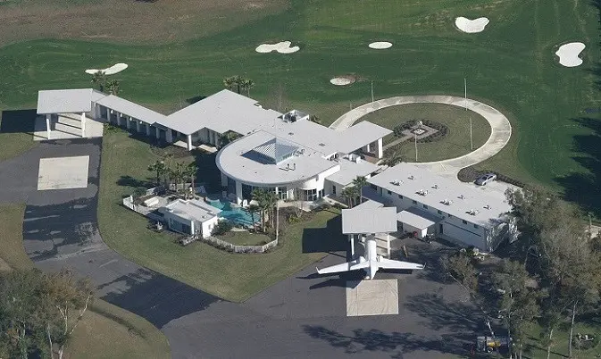 Rumah John Travolta. (architecturendesign.net)