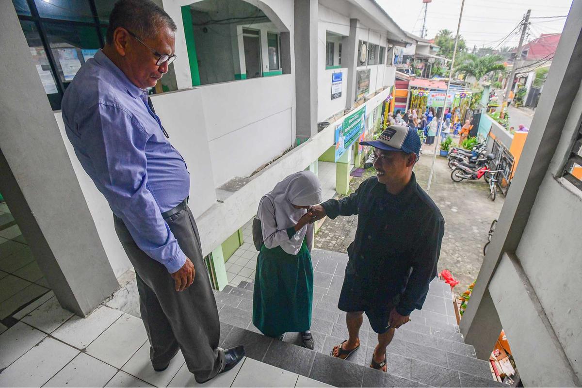 FOTO: Hari Pertama Tahun Ajaran Baru, SMP Swasta Gratis di Depok Resmi Dimulai