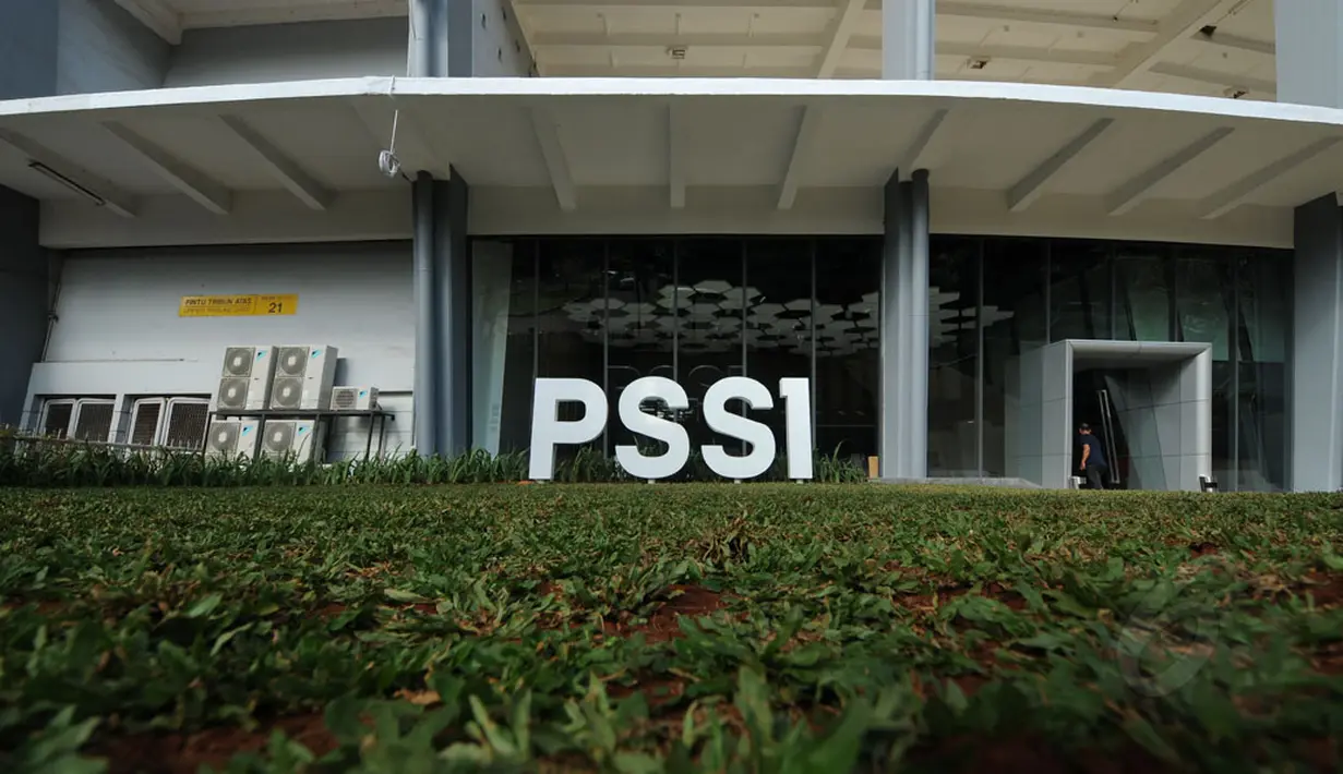 Persatuan Sepakbola Seluruh Indonesia kembali bermarkas di Pintu IX Gelora Bung Karno Jakarta (5/1/2015). (Liputan6.com/Helmi Fithriansyah)