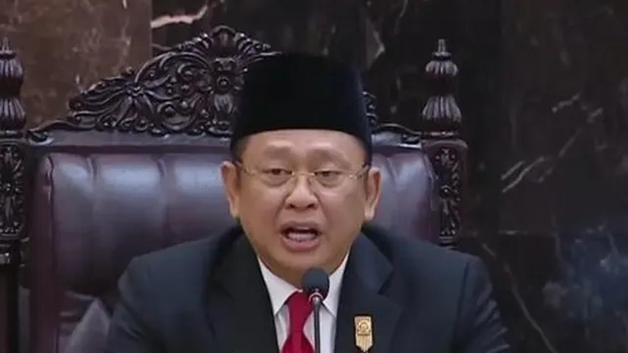 Bamsoet memandang MPR perlu kembali dijadikan lembaga tertinggi di negara ini. Hal tersebut disampaikan Bamsoet dalam pidatonya di Sidang Tahunan MPR DPR DPD 2023 di Gedung Nusantara, Kompleks Parlemen Senayan, Jakarta Pusat pada Rabu (16/8).