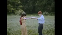 Lee Chan Hyuk AKMU dan Aktris Ha Ji Soo Dikabarkan Berpacaran. (Foto: Lee ​​Chan-hyuk video 'Umbrella' video capture via Ten Asia)