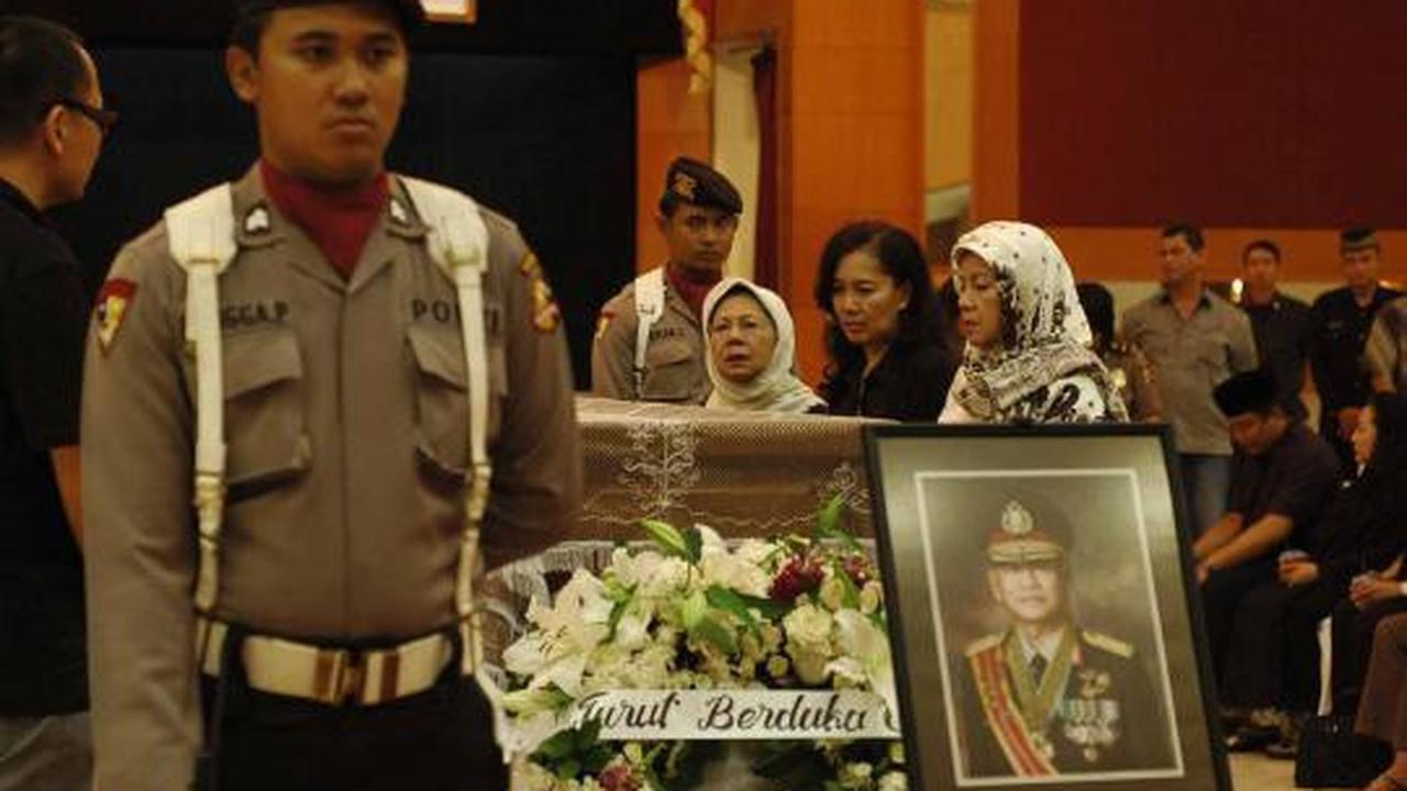 Mantan Kapolri Dibyo Widodo dimakamkan