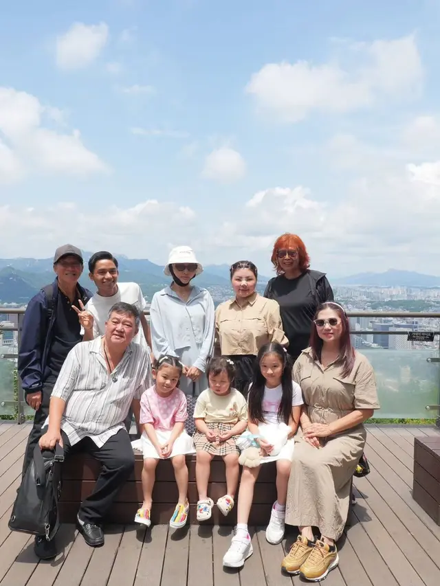 Sarwendah dan Keluarga di Korea Selatan