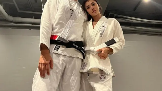 Adinda Bakrie Bareng Suami Bule