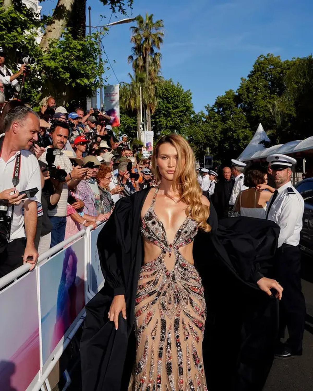 6 Gaya Seleb Terang-terangan Langgar Aturan Cannes 2025, dari Heidi Klum den hingga Bella Hadid