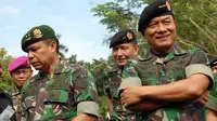 Senyum Panglima TNI Jenderal Moeldoko saat meninjau latihan pengamanan Pilpres 2014 di Markas besar TNI. (Liputan6.com/Miftahul Hayat)