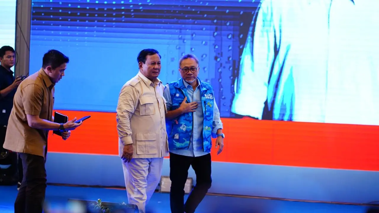 Calon presiden (Capres) nomor urut 2 Prabowo Subianto dan Ketua Umum PAN Zulkifli Hasan (Zulhas).