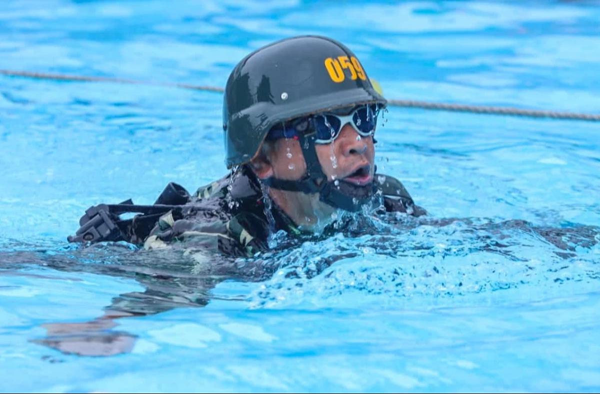 Perwira Tinggi dan Komandan Batalyon TNI Angkatan Darat mengikuti uji kemampuan jasmani di Markas Kopassus Cijantung Jakarta Timur