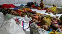 Sekitar 300.000 warga Bangladesh telah dievakuasi ke sejumlah tempat penampungan sebelum Topan Mora menerjang. (AFP)