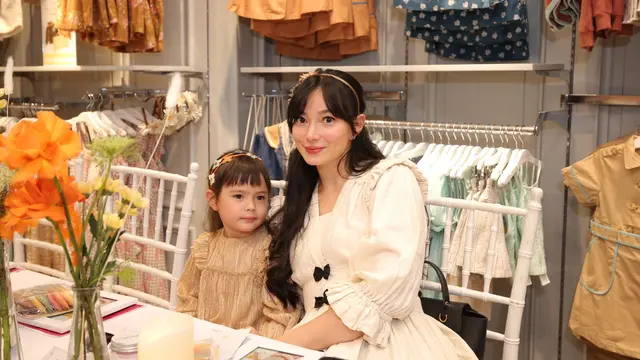 Gingersnaps bersama Asmirandah dan Chloe Emanuelle perlihatkan Koleksi Pakaian Anak. [Daniel Kampua/Fimela]