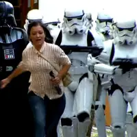 Menyerang bumi, Darth Vader dan Stormtrooper tuai kontroversi.