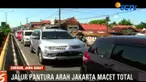 Kemacetan juga diperparah banyaknya parkir liar dan hilir mudik warga ke pusat oleh oleh dan kuliner.