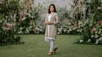 10 Model Cardigan Brokat yang Cocok Untuk Kondangan Outdoor, Bikin Penampilanmu Elegan