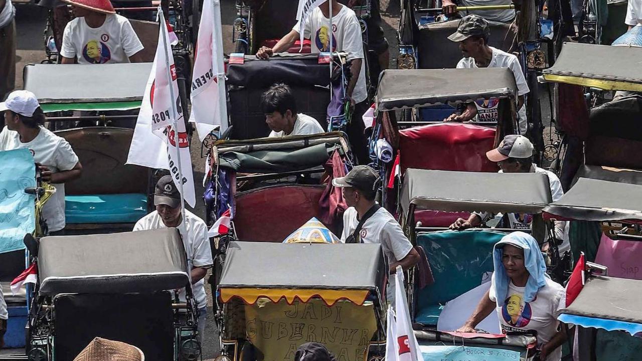FOTO: Penuhi DPRD Kota Bogor, Ratusan Tukang Becak Bersatu Deklarasi Mendukung Ganjar Pranowo Capres 2024
