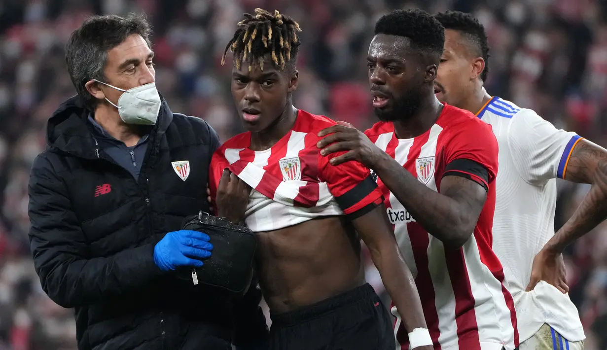 Inaki (kanan) dan Nico Williams. Keduanya adalah satu-satunya pasangan kakak adik dalam daftar yang tampil membela dua negara berbeda di Piala Dunia 2022, namun uniknya keduanya justru saat ini tengah bermain di klub yang sama yaitu Athletic Bilbao. Sang kakak Inaki Williams yang kini berusia 28 tahun akan tampil bersama Ghana, sementara sang adik Nico Williams yang berusia 20 tahun akan membela Spanyol. (AFP/Cesar Manso)