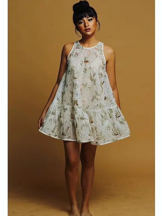 Sudah memiliki satu orang anak, penampilan Marshanda masih seperti anak remaja. Ia selalu mengikuti perkembangan fashion yang sedang hits di kalangannya. (Instagram/marshanda99)