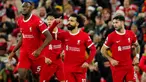 Pemain Liverpool Mohamed Salah (kedua kanan) melakukan selebrasi usai mencetak gol ke gawang Arsenal pada pertandingan sepak bola Liga Inggris di Stadion Anfield, Liverpool, Inggris, Sabtu (23/12/2023). (AP Photo/Jon Super)