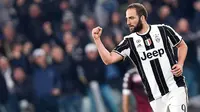 8. Gonzalo Higuain (Juventus) – Torehan 36 gol dalam satu musim untuk Napoli membuat Juventus kepincut memburu tandatanganya. I Bianconeri menebus klausul pelepasan striker timnas Argentina tersebut seharga 90 juta euro. (EPA/Alessandro Di Marco)