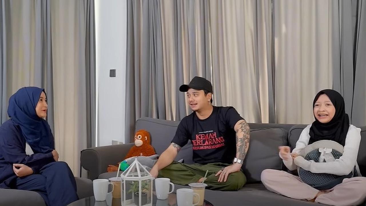 Ngefans, Cerita Arafah Rianti Beli Foto Derby Romero di Abang-Abang Mainan Depan Sekolah - Harganya 5 Ribu
