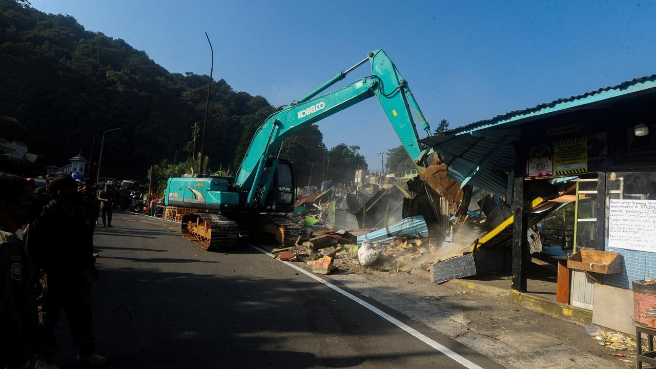 Pemkab Bogor Gusur 196 Bangunan Liar di Jalur Puncak