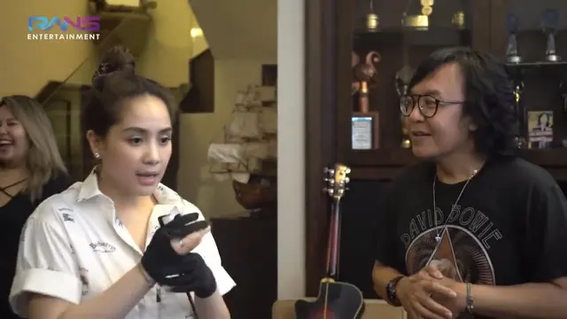 Potret rambut Ari Lasso di Curly oleh Nagita Slavina