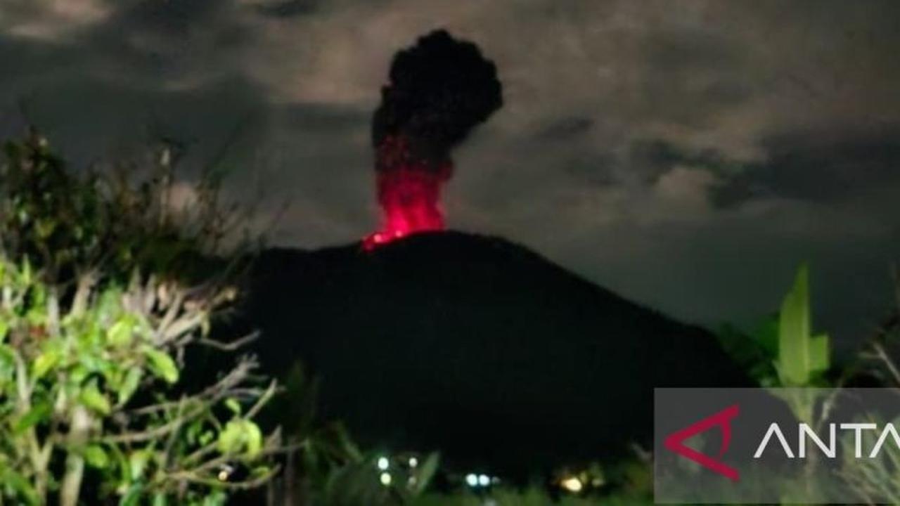 Erupsi Gunung Marapi Semburkan Abu Vulkanik 3 Kilometer, Warga Diminta Waspada