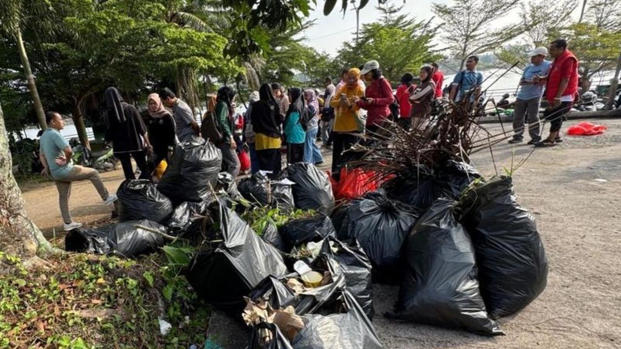 Wagub Jambi Kerahkan ASN Bersihkan Danau Sipin, Wujudkan Gerakan Indonesia Asri
