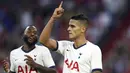 Gelandang Tottenham Hotspur, Erik Lamela berselebrasi usai mencetak gol ke gawang Bayern Muenchen pada pertandingan final Audi Cup 2019 di Alianz Arena, Jerman (1/7/2019). Tottenham menang atas Bayern Muenchen lewat adu penalti 6-5 (2-2). (AP Photo/Matthias Schrader)