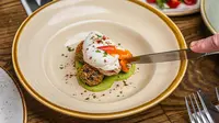 Trik Air Fryer untuk Masak Poached Egg Sempurna Tanpa Air Mendidih