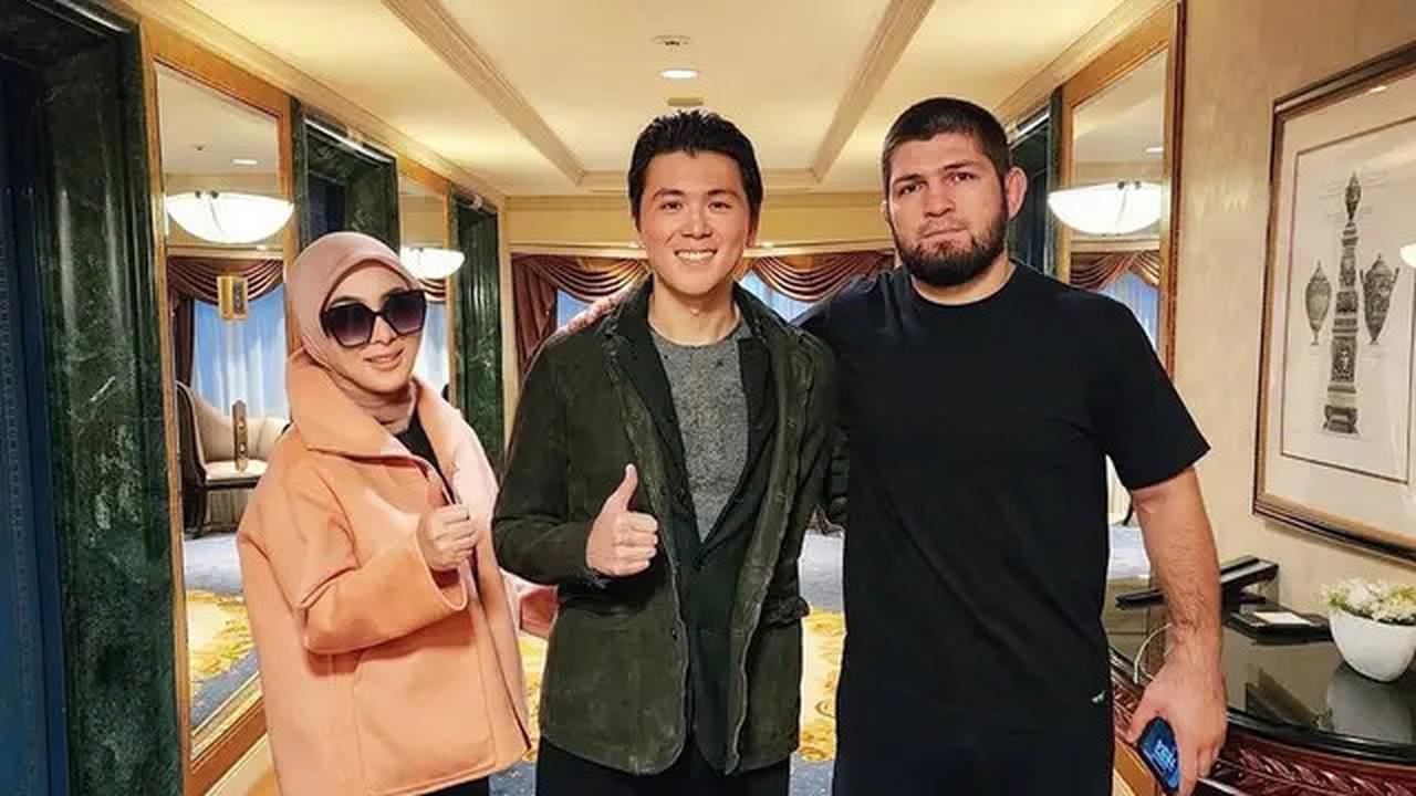 6 Inspirasi Model Jas Ala Reino Barack, Tampil Modis untuk Berbagai Acara