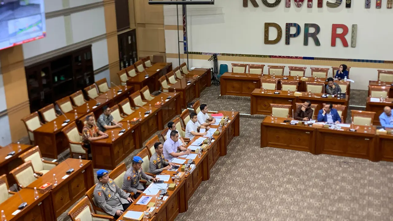 Komisi III DPR memanggil Kapolrestabes Semarang Kombes Pol Irwan Anwar beserta jajarannya untuk meminta penjelasan kasus polisi tembak siswa SMKN 4 Semarang.