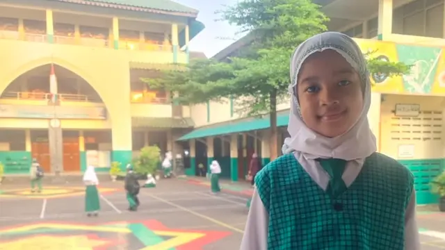 Salah satu siswi kelas IV, Anindita Putri Adrena, menyampaikan bahwa partisipasinya dalam program donasi ini merupakan bentuk solidaritas bagi masyarakat terdampak bencana. (Istimewa)