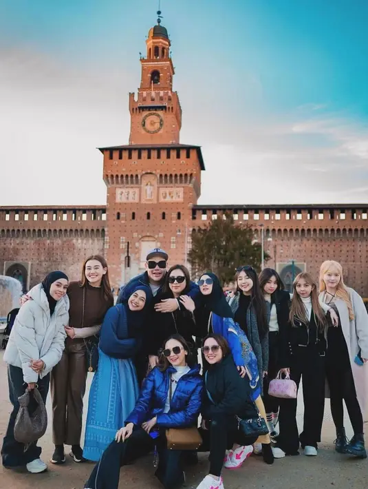 Momen liburan Ria Ricis di Eropa tak luput dari perhatian. Selama di sana, Ria Ricis banyak mengandalkan outfit cerah yang beri kesan fresh dan ceria. [@riaricis1795]