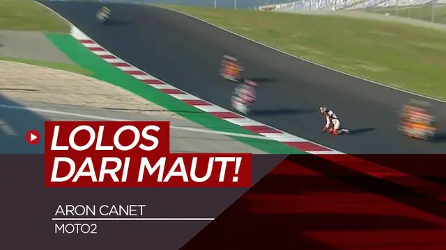 Berita video pembalap Moto2 Aron Canet nyaris celaka saat terjatuh di Grand Prix Portugal