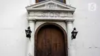 Pintu Gereja Sion yang berada di sudut Jalan Pangeran Jayakarta, Taman Sari, Jakarta Barat, Jumat (23/12/2022). Gereja Sion atau dikenal juga dengan nama Portygeesche Buintenkerk yang usianya mencapai 326 tahun. Namanya Gereja Portugis, bukan berati didirikan oleh orang Portugis, melainkan orang Belanda. Setelah Indonesia Merdeka, Portugreesche Buitenkerk berganti nama menjadi Gereja Portugis. (Liputan6.com/Johan Tallo)