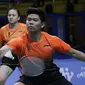 Ganda campuran, Praveen Jordan / Melati Daeva, beraksi saat melawan ganda Malaysia, Goh Soon Huat / Lai Shevon pada laga final SEA Games 2019 di Multinlupa Sports Complex, Senin (9/12). Praveen / Melati menang 21-19, 12-21 dan 23-21. (Bola.com/M Iqbal Ichsan)