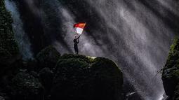 Untuk sampai Curug Walet pengunjung harus menempuh jalan setapak selama sekitar setengah jam. (merdeka.com/Arie Basuki)